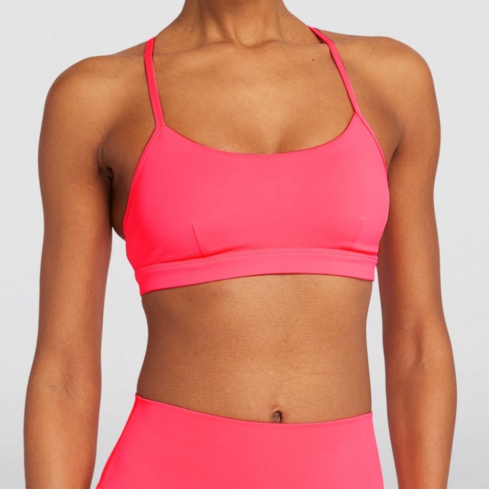 Alo Yoga Airlift Intrigue Bra in Fluorescent Pink Coral